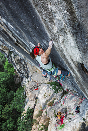 Barbara Zangerl - Barbara Zangerl chiude il suo primo 9a+, 'Bombardino' a Bus de La Stria, Arco, il 02/05/2025