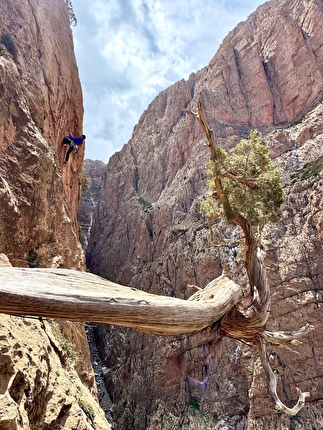 Taghia, Morocco, Jebel Oujdad, Ion Gurutz Lazkoz, Iker Pou - The first ascent of 'Euskal Dantza' on the south face of Jebel Oujdad at Taghia in Morocco (Ion Gurutz Lazkoz, Iker Pou 04/2025)