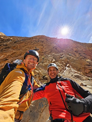 'Euskal Dantza' aperta sul Jebel Oujdad a Taghia (Marocco) da Ion Gurutz Lazkoz & Iker Pou