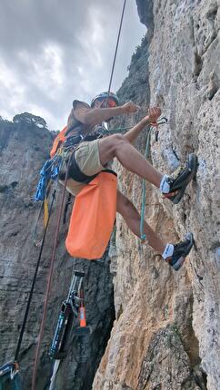 Gaeta arrampicata - Richiodatura della via 'Croce del Sud', Montagna Spaccata, Gaeta