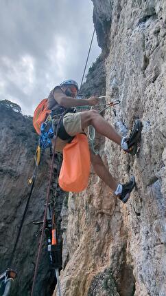 Gaeta arrampicata - Richiodatura della via 'Croce del Sud', Montagna Spaccata, Gaeta