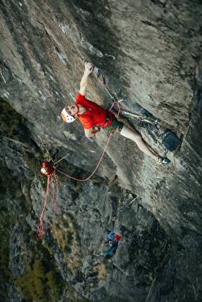Adam Ondra - Adam Ondra sale in stile flash 'Lexicon' (E11 7a) a Pavey Ark in Inghilterra