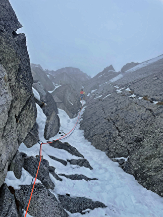 Cima Busazza, Presanella, Emanuele Andreozzi, Fabio Tamanini - L'apertura di 'Maledetta Primavera' sulla parete nord della Cima Busazza (Emanuele Andreozzi, Fabio Tamanini, 14/04/2025)