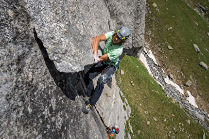 Picco Luigi Amedeo - Matteo De Zaiacomo e Chiara Gusmeroli on the climb 'Taldo-Nusdeo' on Picco Luigi Amedeo 2800m (Masino-Bregaglia, Central Alps, Italy) 