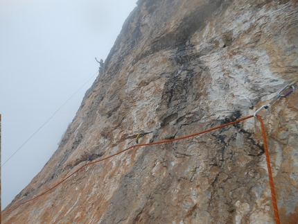 Via degli Angeli, Dolomiti di Brenta - Il quinto tiro di Via degli Angeli