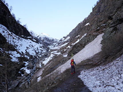Crossalps - La traversata delle Alpi - Crossalps - La traversata delle Alpi: tappa 17, Val Formazza - Saas Fee 27-30/04/2025