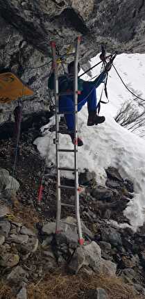 Grotta del Beck, Val Gerola, Cristian Candiotto - Lavori di chiodatura per Cristian Candiotto alla Grotta del Beck in Val Gerola