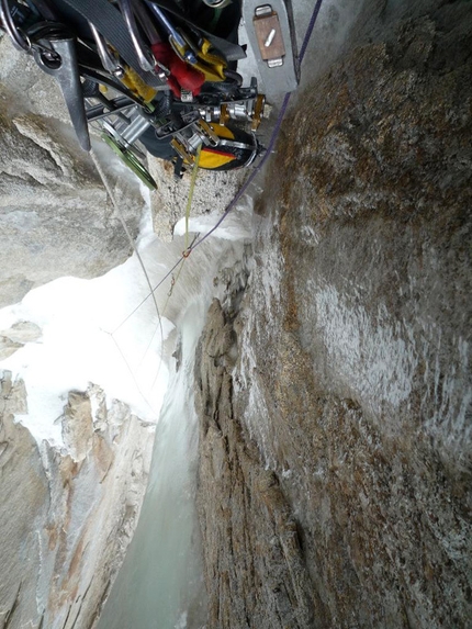 Out of reality, Great Trango Tower - New route attempt by Dodo Kopold and Michal Sabovcik. The M7 pitch at 5200m.