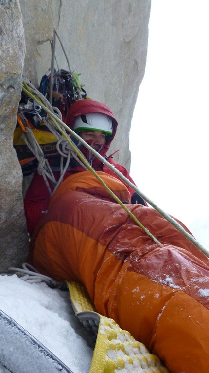 Out of reality, Great Trango Tower - Tentativo di Dodo Kopold e Michal Sabovcik. Il bivacco 