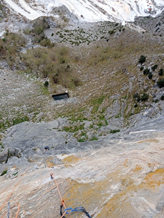 Monte Pesaro, Alpi Apuane - L'apertura di 'Kalipè' al Monte Pesaro nelle Alpi Apuane (Filippo Arigoni, Luca Morosi, Gianluca Pratelli, Giacomo Vannucci)