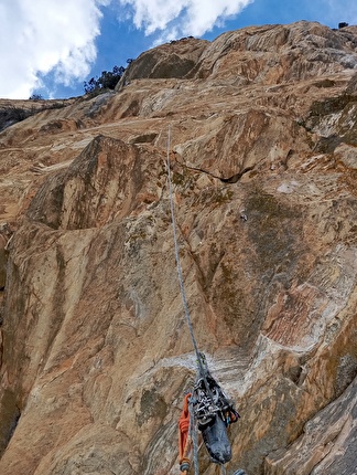 Monte Pesaro, Alpi Apuane - L'apertura di 'Kalipè' al Monte Pesaro nelle Alpi Apuane (Filippo Arigoni, Luca Morosi, Gianluca Pratelli, Giacomo Vannucci)