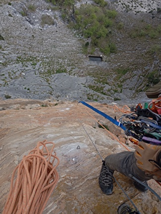 Monte Pesaro, Alpi Apuane - L'apertura di 'Kalipè' al Monte Pesaro nelle Alpi Apuane (Filippo Arigoni, Luca Morosi, Gianluca Pratelli, Giacomo Vannucci)