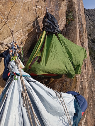 Monte Pesaro, Alpi Apuane - L'apertura di 'Kalipè' al Monte Pesaro nelle Alpi Apuane (Filippo Arigoni, Luca Morosi, Gianluca Pratelli, Giacomo Vannucci)