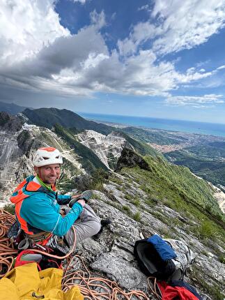 Monte Pesaro, Alpi Apuane - L'apertura di 'Kalipè' al Monte Pesaro nelle Alpi Apuane (Filippo Arigoni, Luca Morosi, Gianluca Pratelli, Giacomo Vannucci)