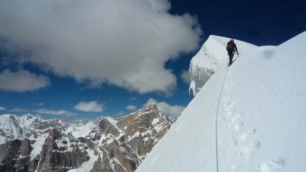 Out of reality, Great Trango Tower - Tentativo di Dodo Kopold e Michal Sabovcik. Due giorni più tardi, la cima lungo la cresta nord.