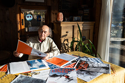 No fall Lines Giorgio Daidola - Giorgio Daidola con le prime stampe di 'No fall Lines. Una storia dello sci dove è vietato cadere' (Mulatero Editore 2025)