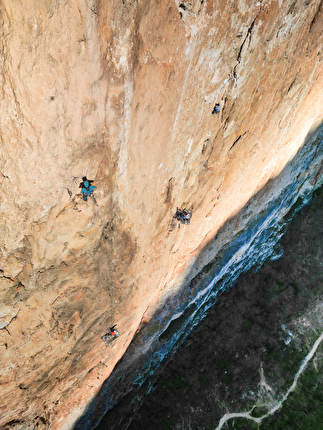 Verdon Gorge, Léo Billon, Esteban Daligault, Kilian Moni - The first ascent of 'Le Poussin' the Verdon Gorge, France (Léo Billon, Esteban Daligault, Kilian Moni 04/2025)