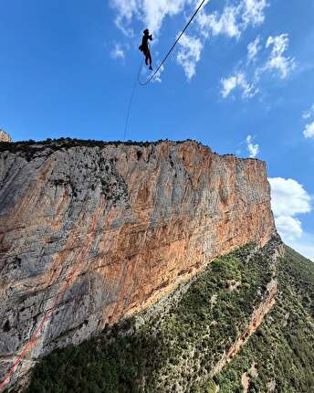 Ed Marin - Edu Marín working 'Donec Perficiam' (8b+/c) at Montrebei in Spain