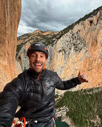 Ed Marin - Edu Marín working 'Donec Perficiam' (8b+/c) at Montrebei in Spain