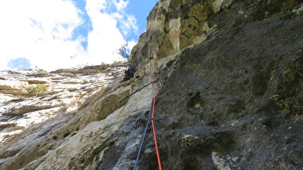 Parete Bahador, Val d’Adige, Walter Polidori - Sul secondo tiro di 'Oltre i confini del Pensiero' alla Parete Bahador in Val d’Adige