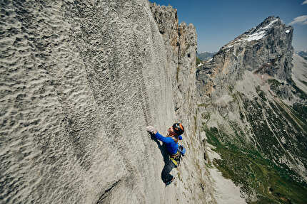Lara Neumeier climbs 'Silbergeier' in Rätikon, Switzerland