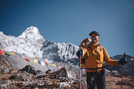 Simone Moro - Simone Moro e Ama Dablam sullo sfondo