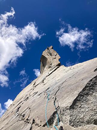 Becchi della Tribolazione, Gran Paradiso, Andrea Migliano - La traversata dei Becchi della Tribolazione (Gran Paradiso): discesa dalla torre del Becco Centrale