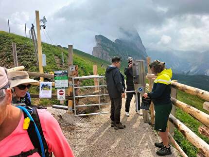 Tornelli sul sentiero del Seceda in Val Gardena (Dolomiti), la precisazione del Club Alpino Italiano