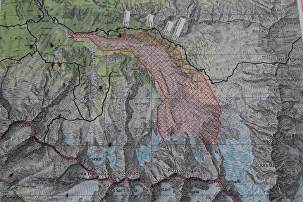 Capanna di Sciora, Val Bondasca - Sul sentiero che porta alla Capanna Sciora in Val Bondasca, estate 2025