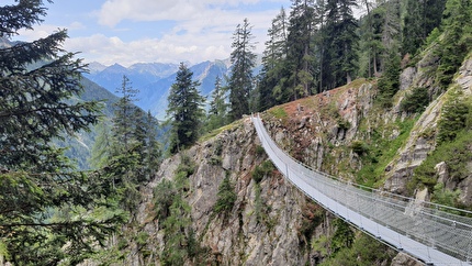 Capanna di Sciora, Val Bondasca - Il nuovo ponte sospeso che porta alla Capanna Sciora in Val Bondasca, estate 2025
