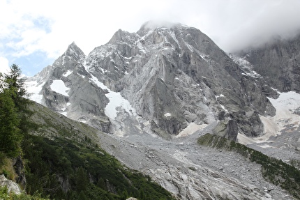 Capanna di Sciora, Val Bondasca - Sul sentiero che porta alla Capanna Sciora in Val Bondasca, estate 2025