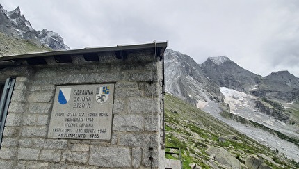 Capanna di Sciora, Val Bondasca - Capanna Sciora in Val Bondasca, estate 2025