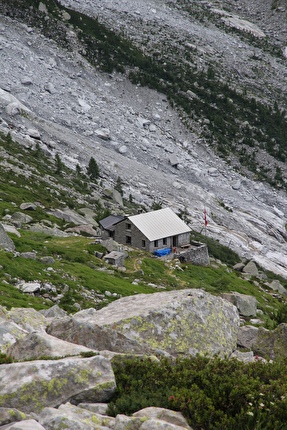 Capanna di Sciora, Val Bondasca - Capanna Sciora in Val Bondasca, estate 2025