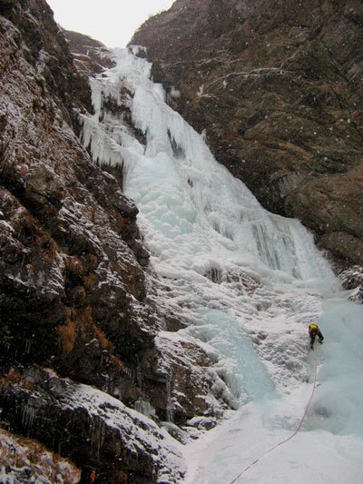 Valle di Kaunertal - Andrea Gamberini sul primo tiro della Cascata di Platz