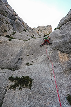 Punta Cusidore, Sardegna - Nicholas Hobley sulla primo tiro della via 'L'ombra della mia mano' alla Punta Cusidore, Sardegna