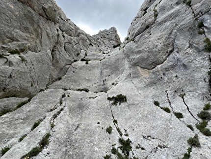 Punta Cusidore, Sardegna - La partenza della via 'L'ombra della mia mano' alla Punta Cusidore, Sardegna