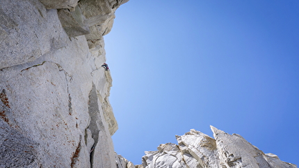 Merriam Peak Sierra Nevada, USA, Japhy Dhungana, Zach Lovell - Merriam Peak Sierra Nevada: tackling the crux of 'Dr. Bear Love' (7c+ 400m)