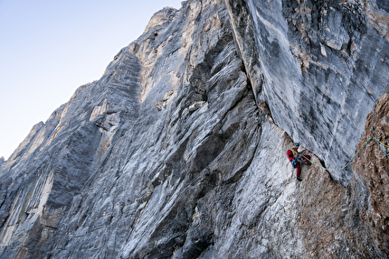 Solleder-Lettenbauer, Civetta, Dolomiti - Alessandro Baù negotiating the legendary Lettenbauer Crack on the 'Solleder-Lettenbauer' on Civetta, Dolomites