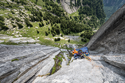 Joy Division Qualido, Val di Mello, Jonas Schild, Thomas Schmid - Jonas Schild e Thomas Schmid su 'Joy Division' sul Qualido in Val di Mello, giugno 2025