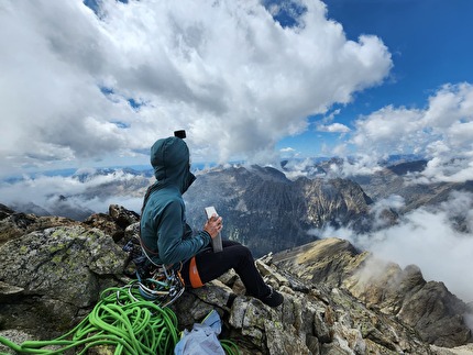 South 6, Aurélia Lanoë, Silvia Loreggian - Aurélia Lanoë on the summit of Corno Stella