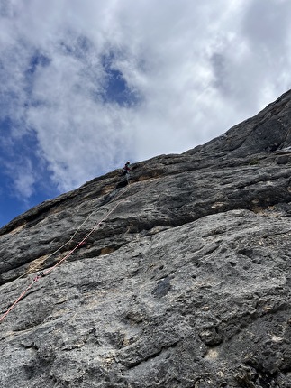 Col Bechei, Dolomiti, Daniele Bolognani, Davide Dallago - L'apertura del secondo tiro di 'Kindergarten' al Col Bechei, Dolomiti (Daniele Bolognani, Davide Dallago 12/07/2025)