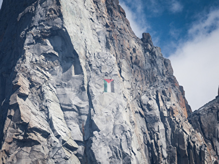 Les Drus - The Palestine flag hung on Les Drus in the Mont Blanc massif on 16-17 August 2025 to denounce the genocide in Gaza
