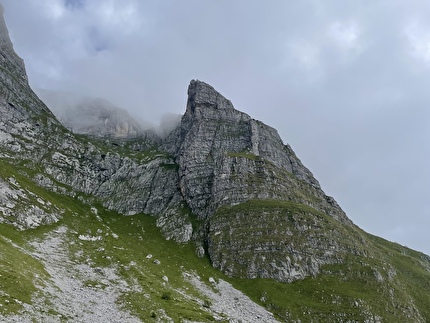 Cima Benon, Dolomiti di Brenta, Emanuele Menegardi, Stefano Menegardi - Torre Nava alla Cima Benon nelle Dolomiti di Brenta