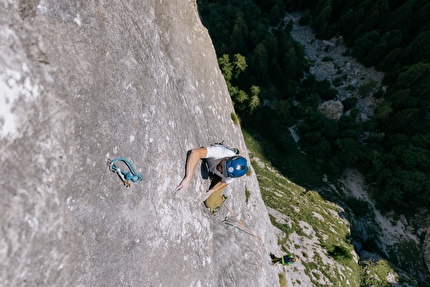 Cima Cee, Dolomiti di Brenta, Luca Giupponi, Matteo Pavana, Rolando Larcher - Matteo Pavana durante l'apertura della via 'L’attimo sfuggente' alla Cima Cee, Dolomiti di Brenta (Luca Giupponi, Matteo Pavana, Rolando Larcher 2024)