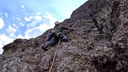 Sasso di Castro, Val Verva, Alta Valtellina, Eraldo Meraldi, Augusto Rossi - L'apertura del quarto tiro di 'Non poteva durare all’infinito' al Sasso di Castro in Val Verva, Alta Valtellina (Eraldo Meraldi, Augusto Rossi 08/2024)