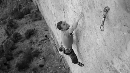 Jonathan Siegrist - Jonathan Siegrist sulla sua via Algorithm 9a a The Fins, Idaho, USA.