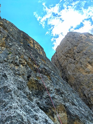 Sass De Moles, Sass Pordoi, Dolomiti, Jacopo Biserni, Andrea Gamberini - L'apertura di 'Amici Miei Atto II' al Sass De Moles, Sass Pordoi, Dolomiti (Jacopo Biserni, Andrea Gamberini 09/08/2025)