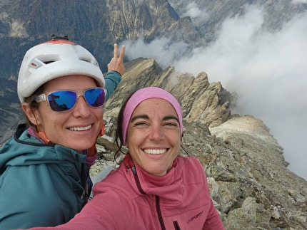 South 6, Aurélia Lanoë, Silvia Loreggian - Aurélia Lanoë e Silvia Loreggian in cima al Corno Stella