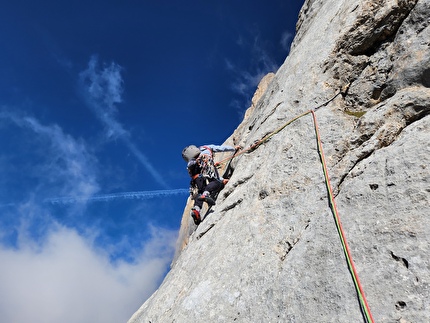 Marmolada Dolomiti, South 6, Aurélia Lanoë, Silvia Loreggian - Sulla via 'Tempi Moderni' in Marmolada, Dolomiti (Aurélia Lanoë, Silvia Loreggian 08/2025)