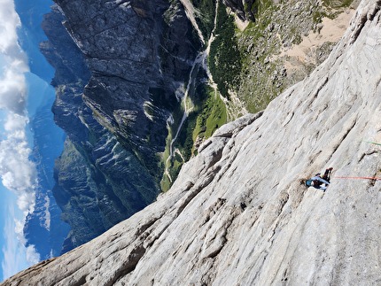 Marmolada Dolomiti, South 6, Aurélia Lanoë, Silvia Loreggian - Sulla via 'Tempi Moderni' in Marmolada, Dolomiti (Aurélia Lanoë, Silvia Loreggian 08/2025)